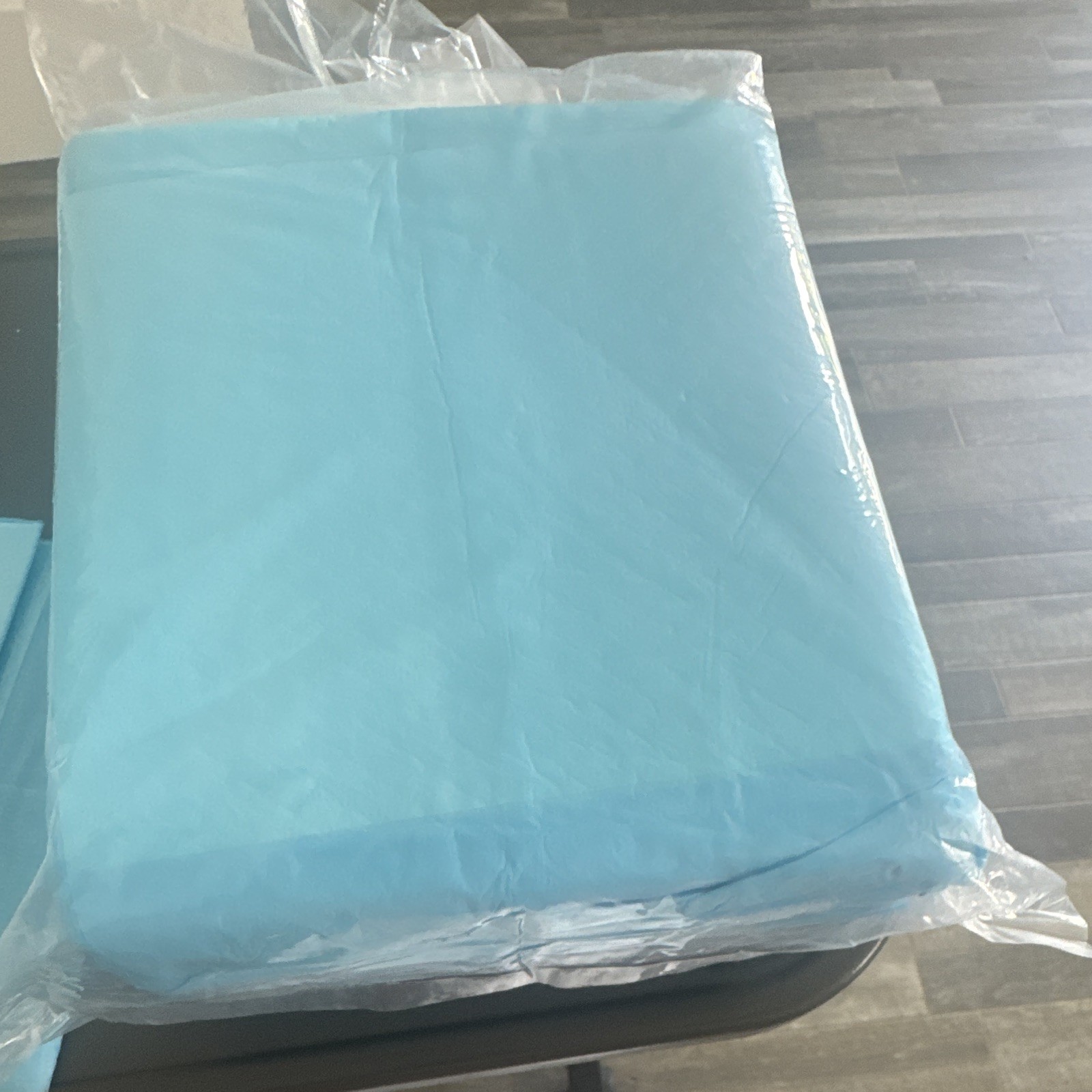 Pads,disposable for beds for elderly and can be used for animals potty trainning
