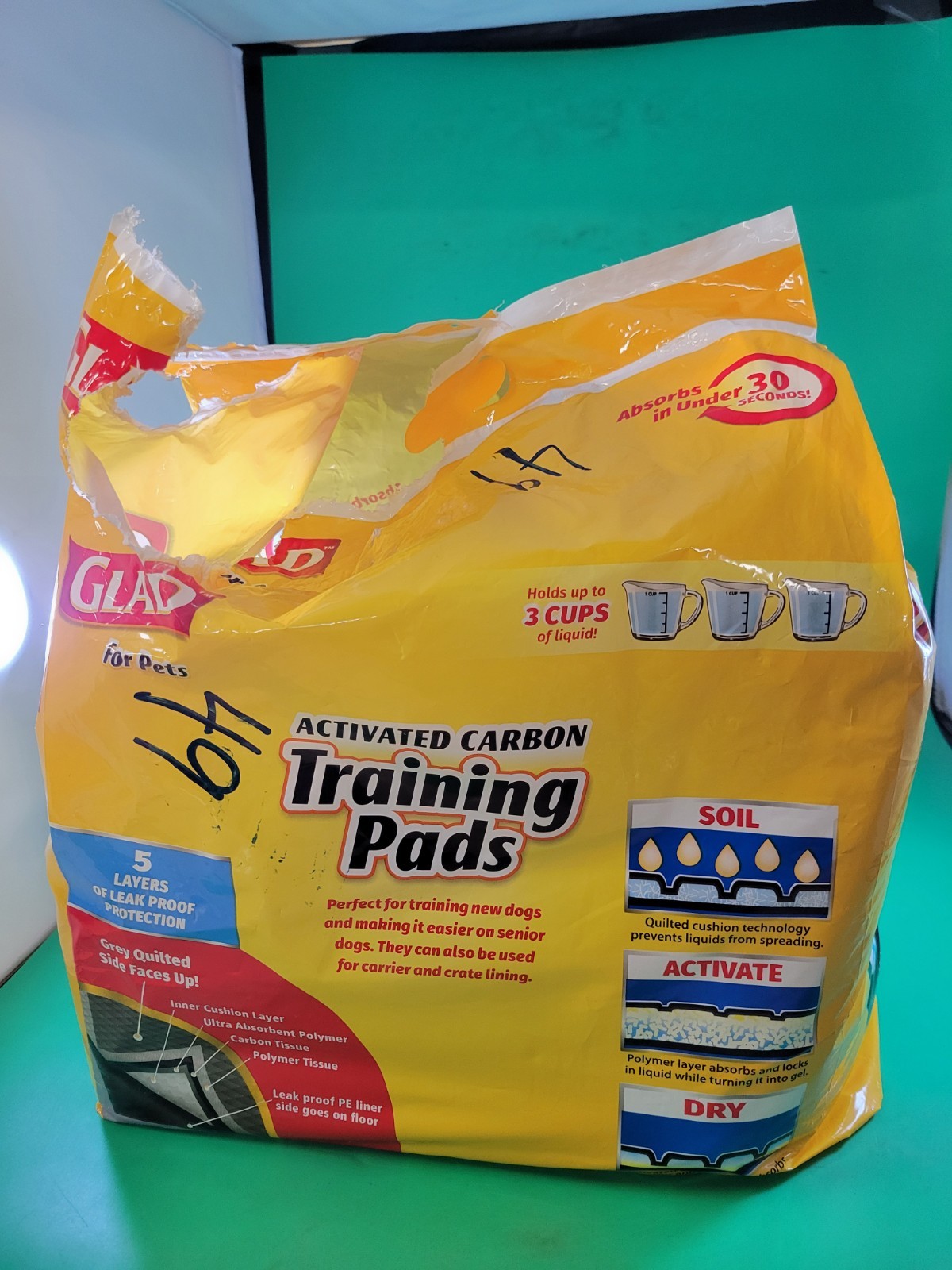 Glad 23″ x 23″ Activated Carbon Odor Control Dog Training Pads – Black (49 Pcs)