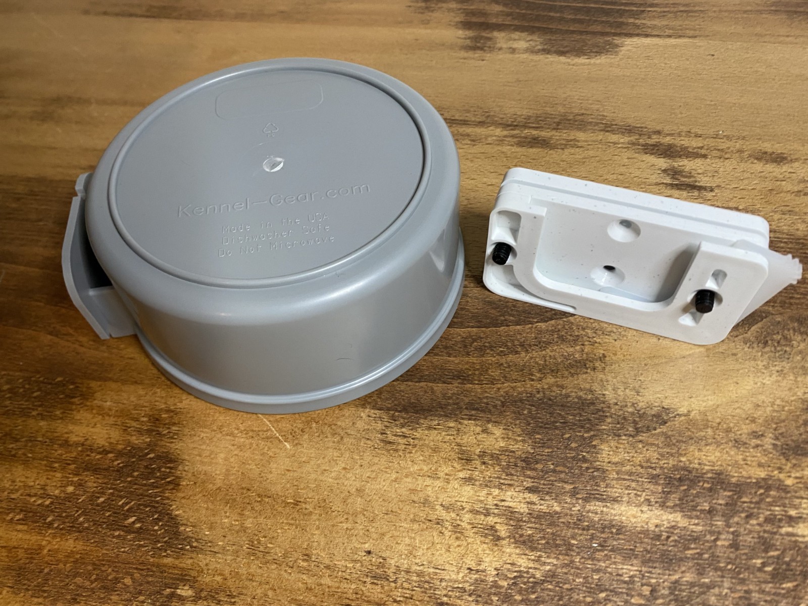 NEW* Dog Crate Water Bowl No Spill, 20oz Food-Grade Polypropylene Feeder |Secure