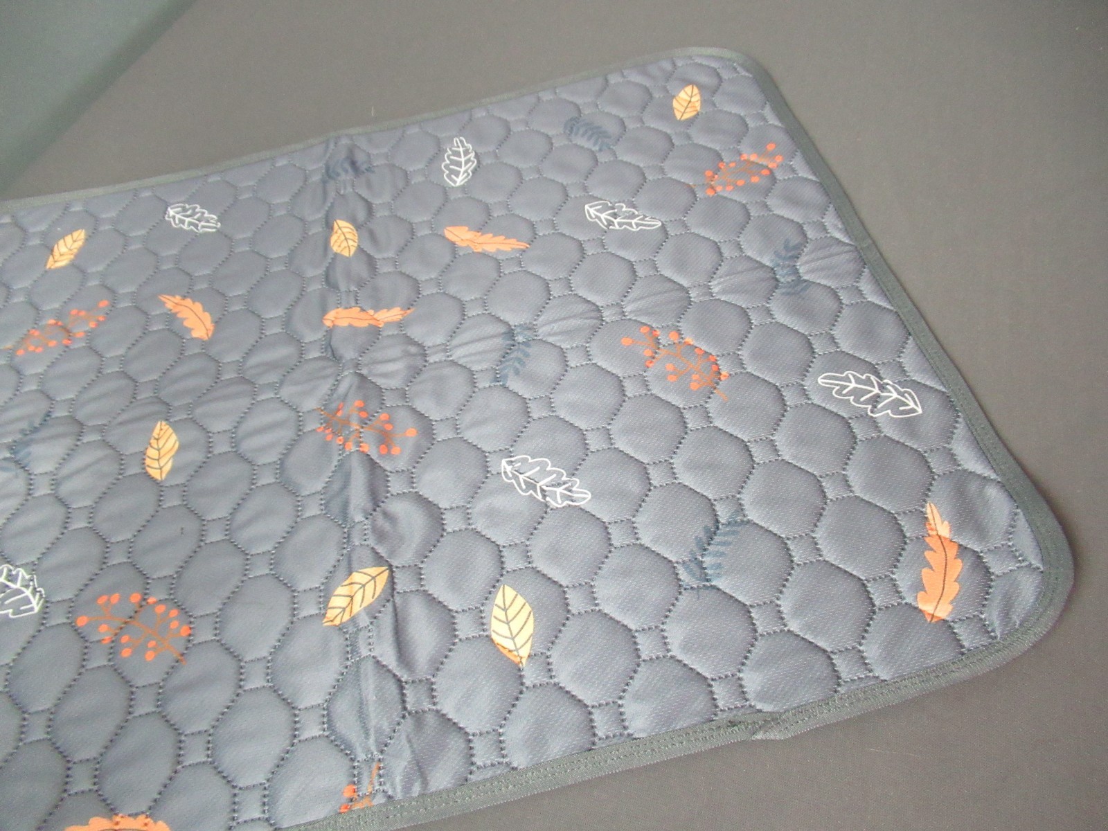 3 New Sunheir Washable Pee Pads – Grey Orange White – 18″ x 24″ – Poly – b6 ck