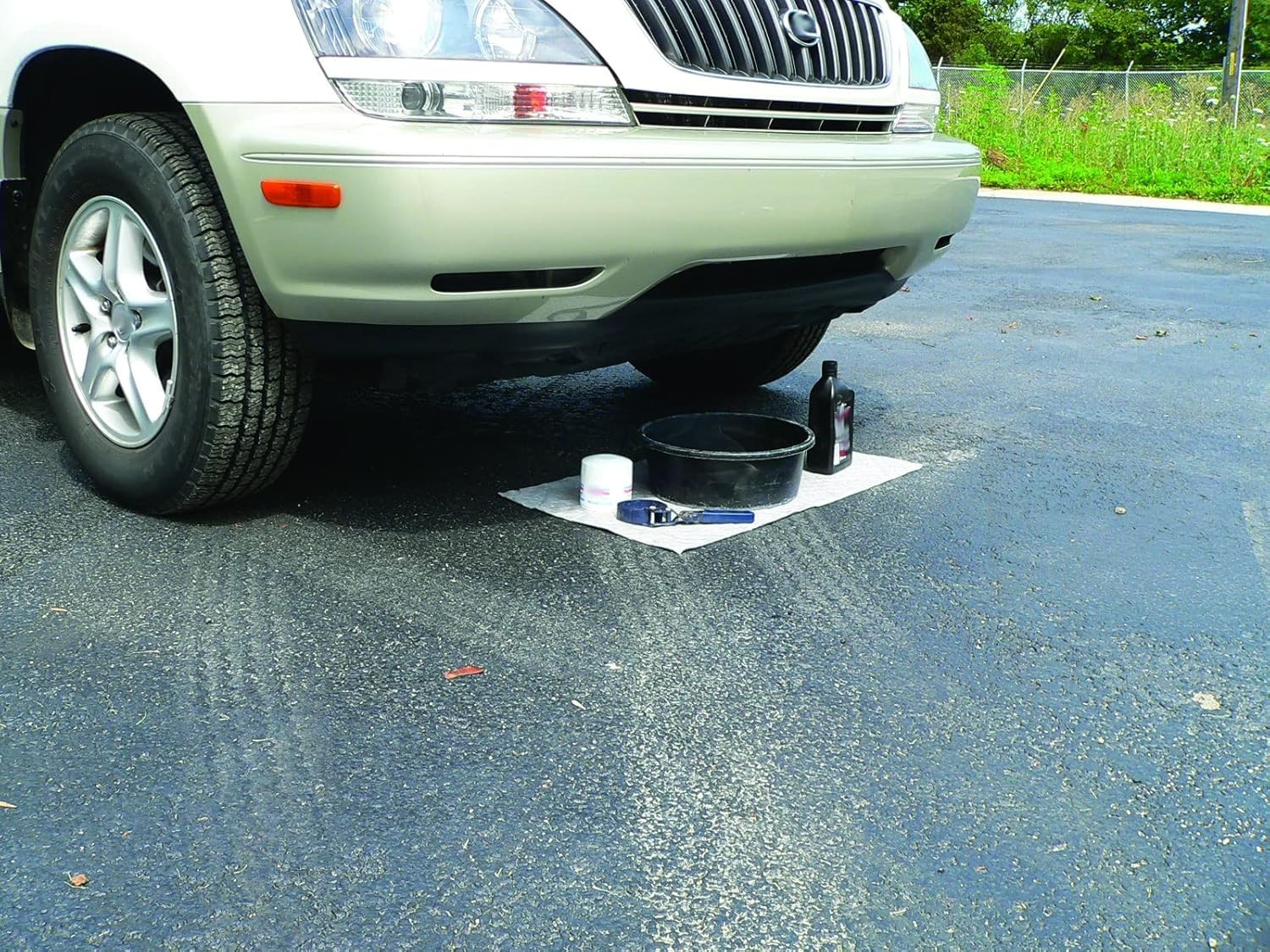 Versatile 15″ x 18″ Drip & Spill Universal Pads for Cleaning & Maintenance