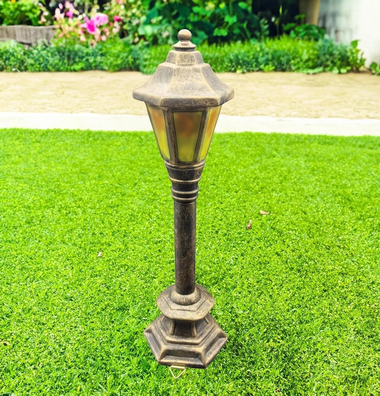 Charming Gold Dog Street Light Figurine – Ideal for Garden Decor and Training