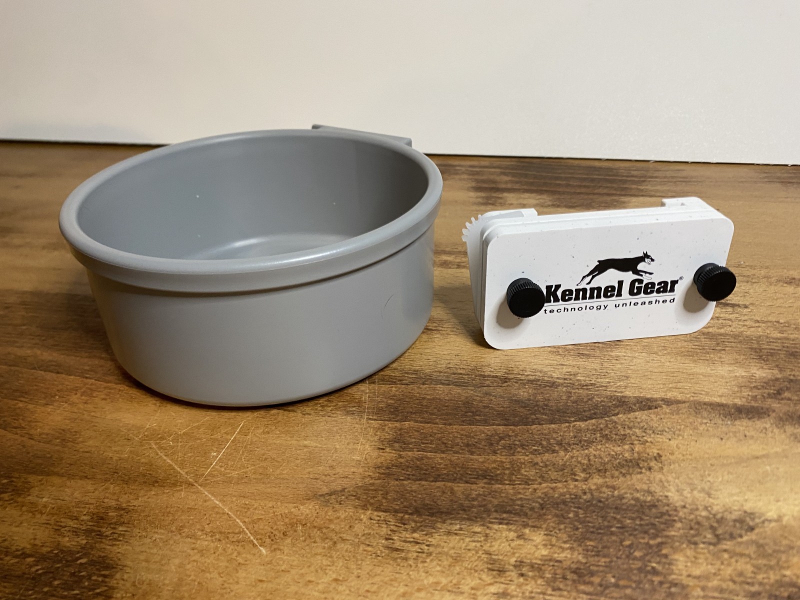 NEW* Dog Crate Water Bowl No Spill, 20oz Food-Grade Polypropylene Feeder |Secure
