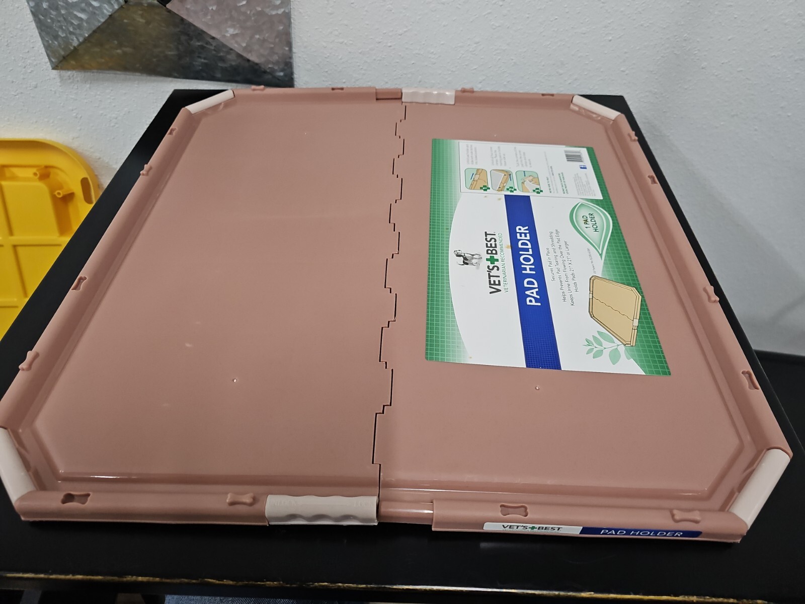 Vet’s Best Pad Holder 21″x21″ – Portable Tray for Pet Training – Cat and Dog NEW