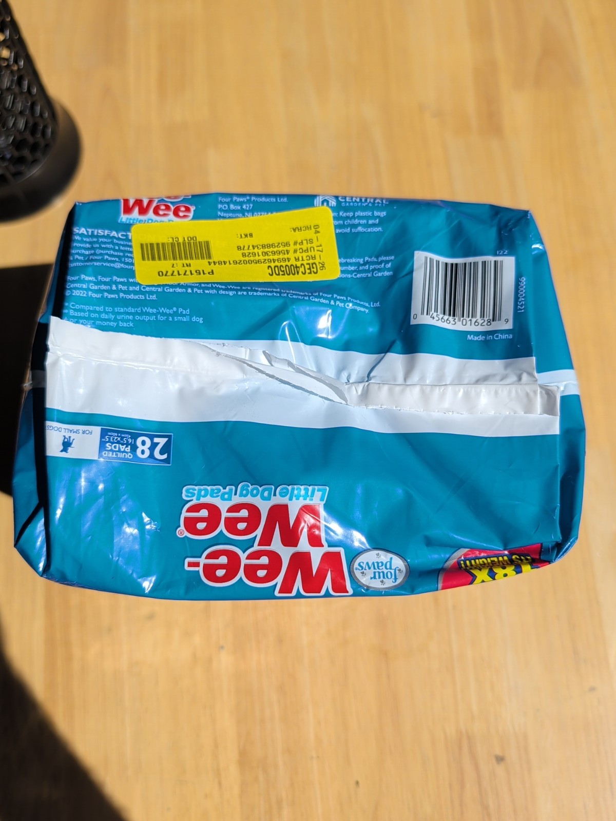 Wee Wee Little Dog Pee Pads 16.5 x 23.5 28 Count 24 Hour Leak Proof Absorbent