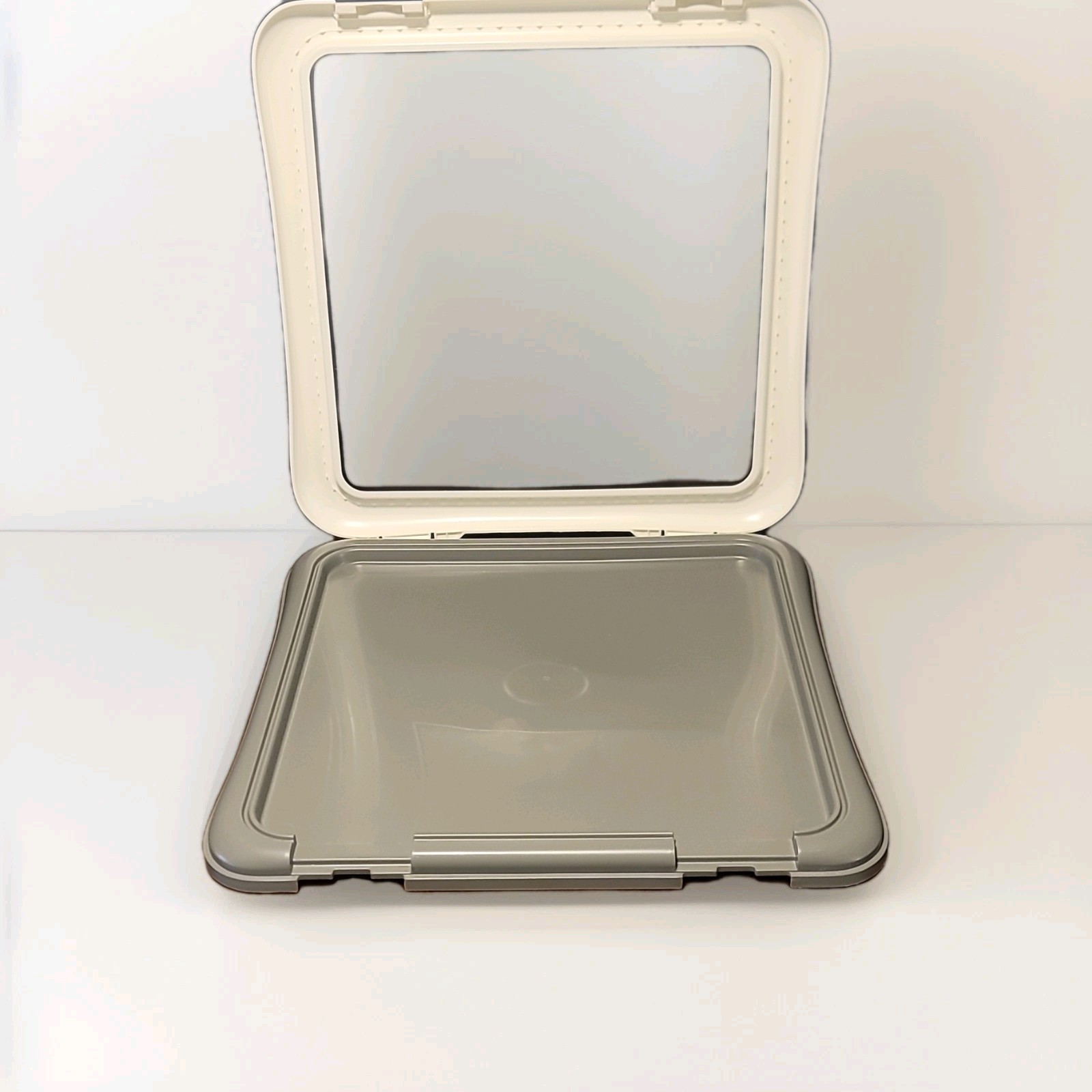 Extra Large Dog Toilet Training Pad Holder With Tray, White/Gray Plastic