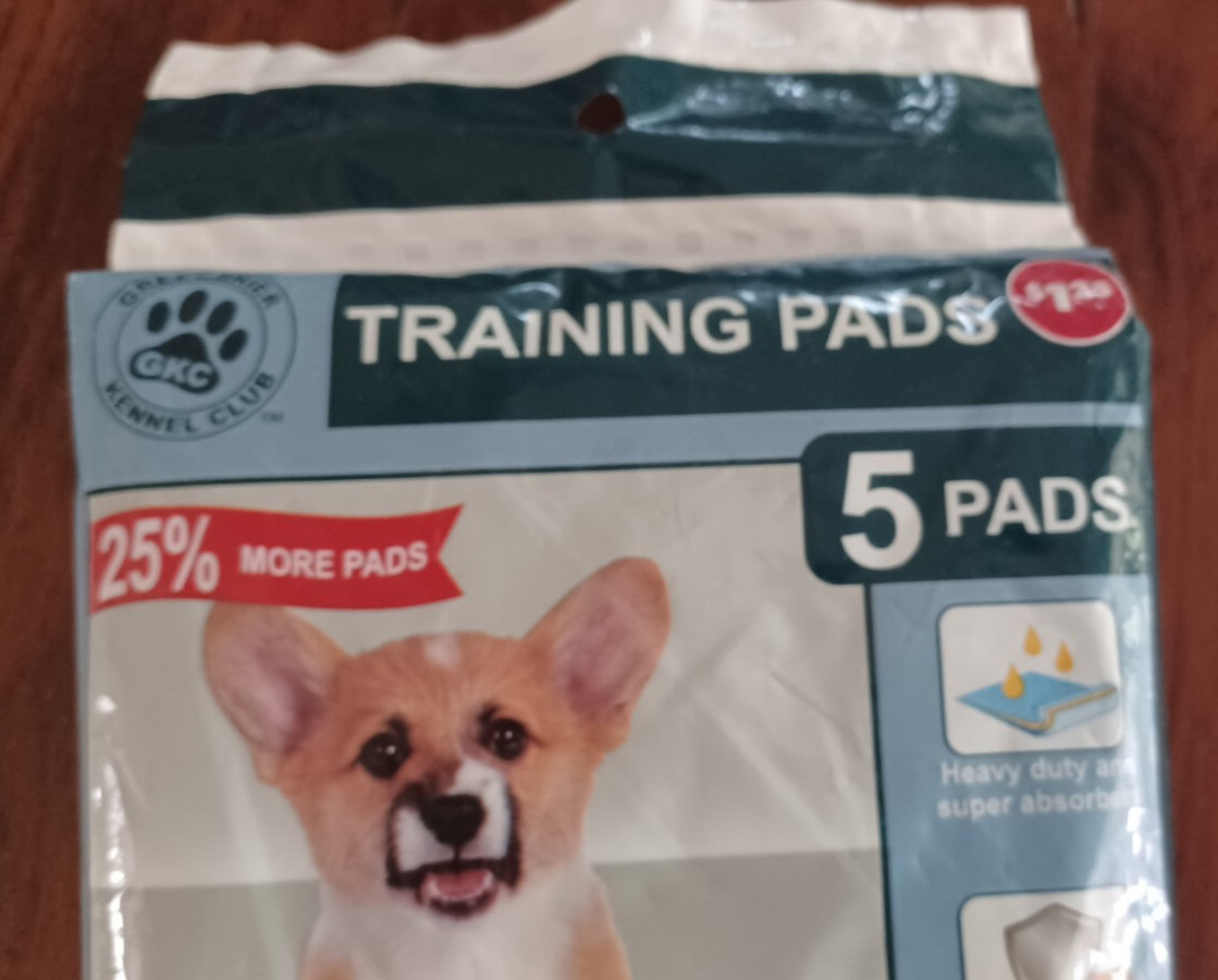 GKC Training Pads. 5 Pads In The Pack. 22inX22in. For Smaller Dog/puppy SEALED